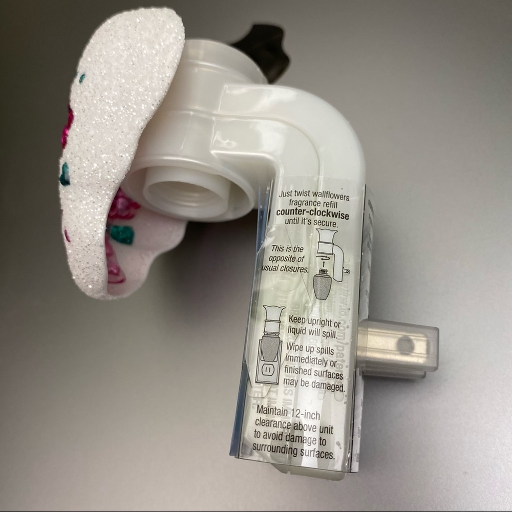 2021 Bath & Body Works Sugar Skull Light Up Wallflower Plug - Picture 8 of 11